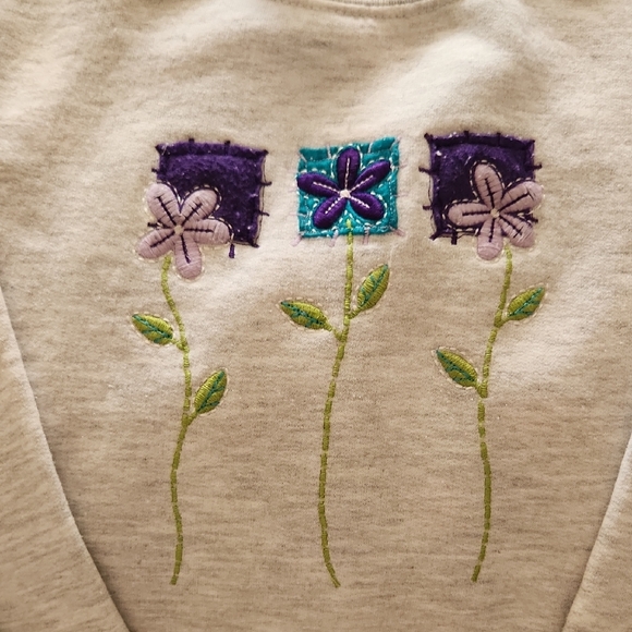 Elegant Gray Floral Women's Sweater - Picture 3 of 3